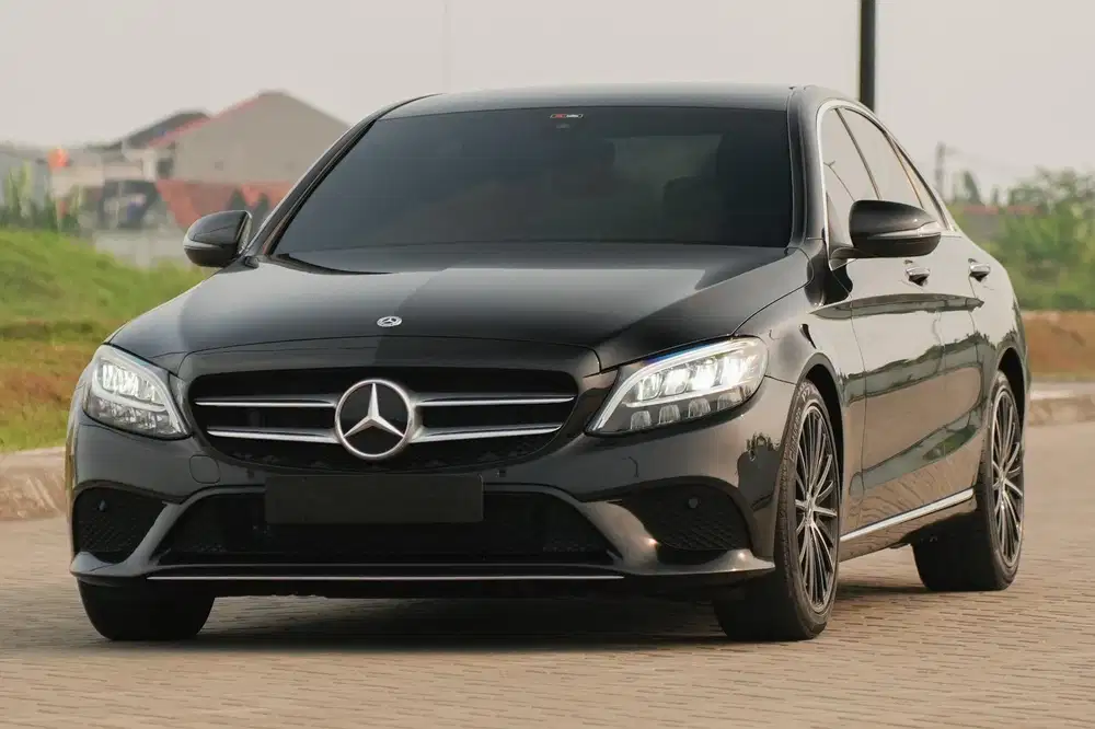 Mercedes Benz C200 EQ Boost 2019 Black Warranty! Cla200 x1
