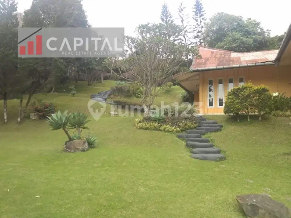Villa Unik Dengan View Cantik Yang Sangat Memukau di Kolonel Masturi Lembang