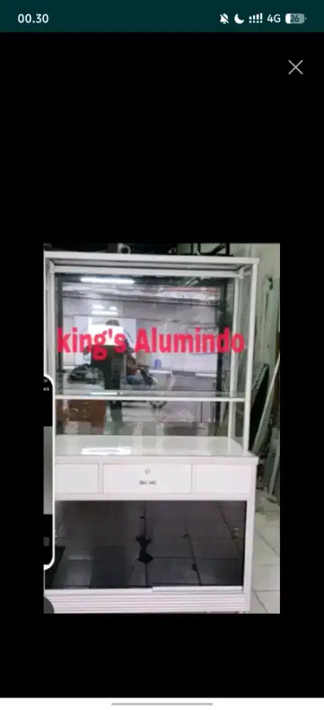 Menjual etalase ini kn ukuran mini y KLO di rumah lumayan besar
