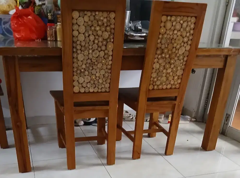 Jual satu set meja makan rotan 4  kursi