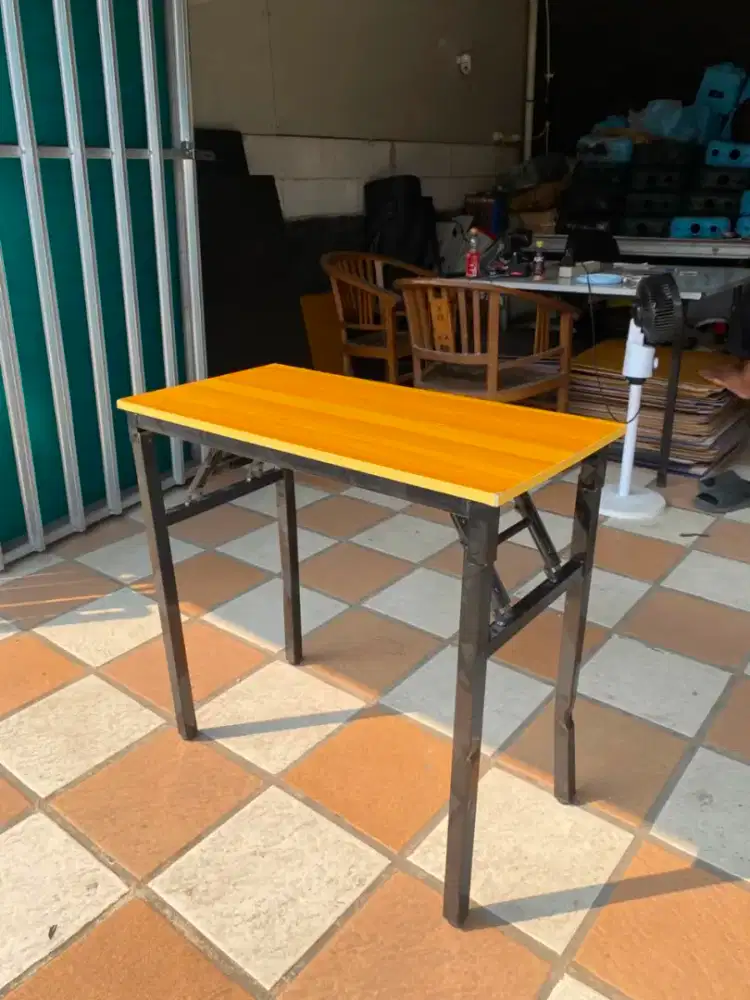 Meja Lipat Portable Kaki Besi