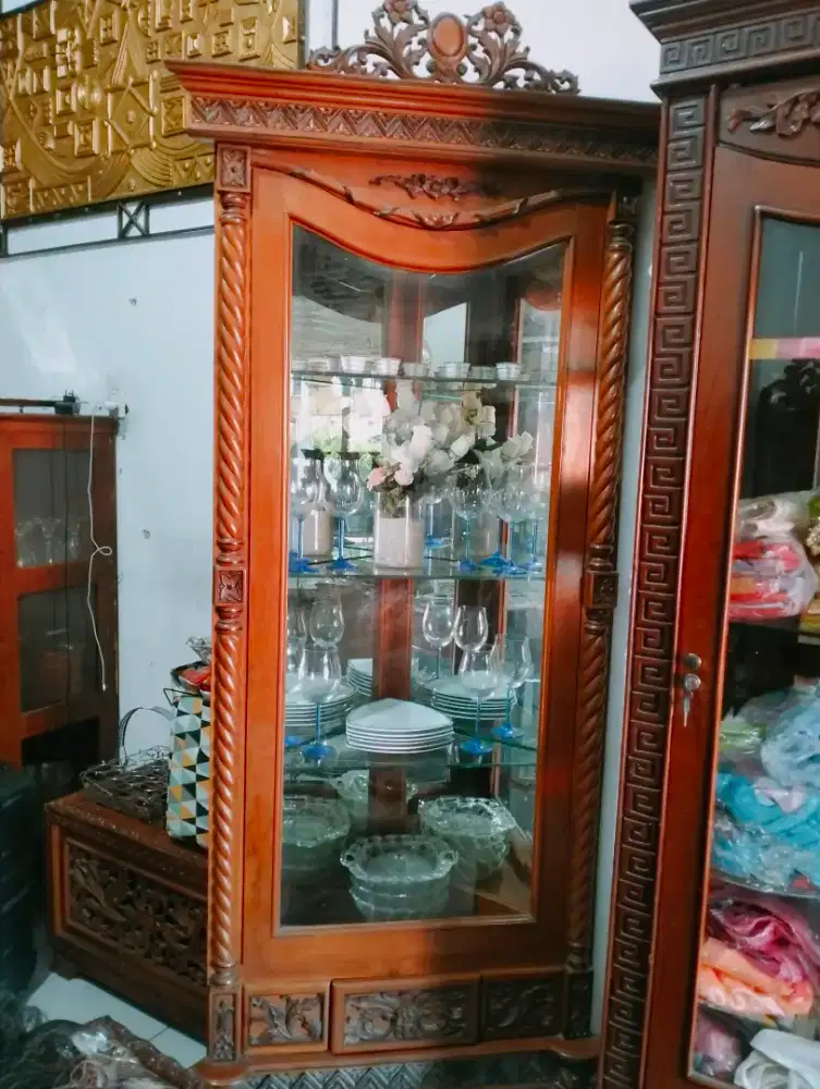 Lemari sudut jati