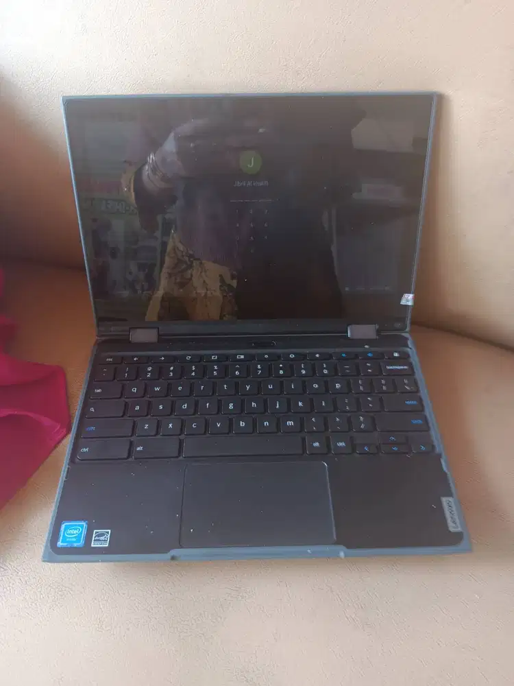 Laptop 2 in 1 Lenovo Chromebook 300E Celeron 2024 no minus