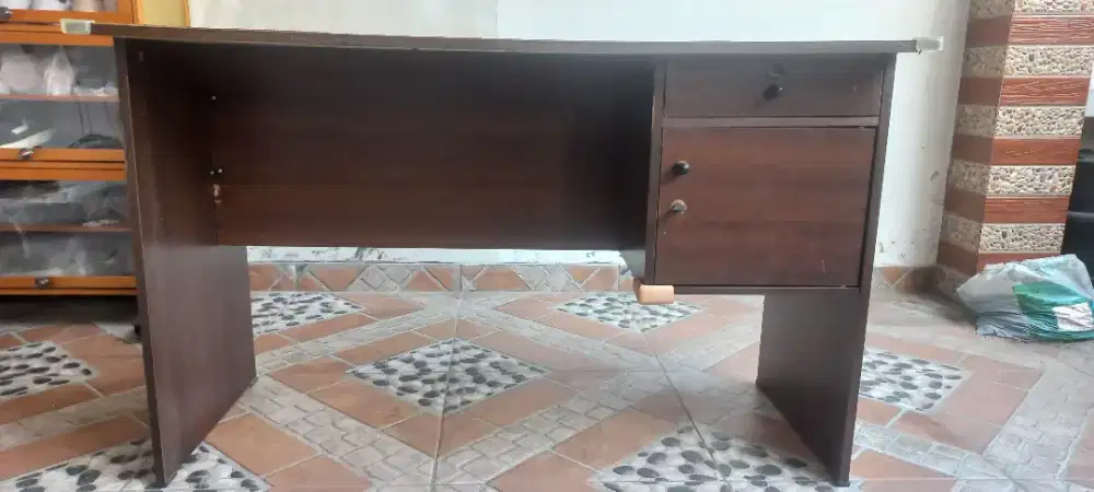 Meja Kantor / Meja Komputer Bekas