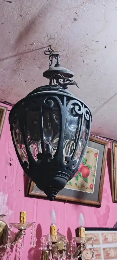 Sepasang lampu gantung clasik