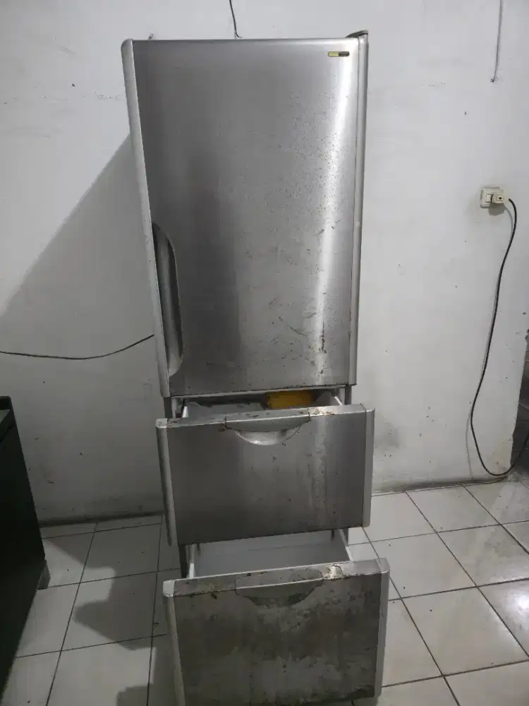 jual kulkas 3 pintu dan meja makan