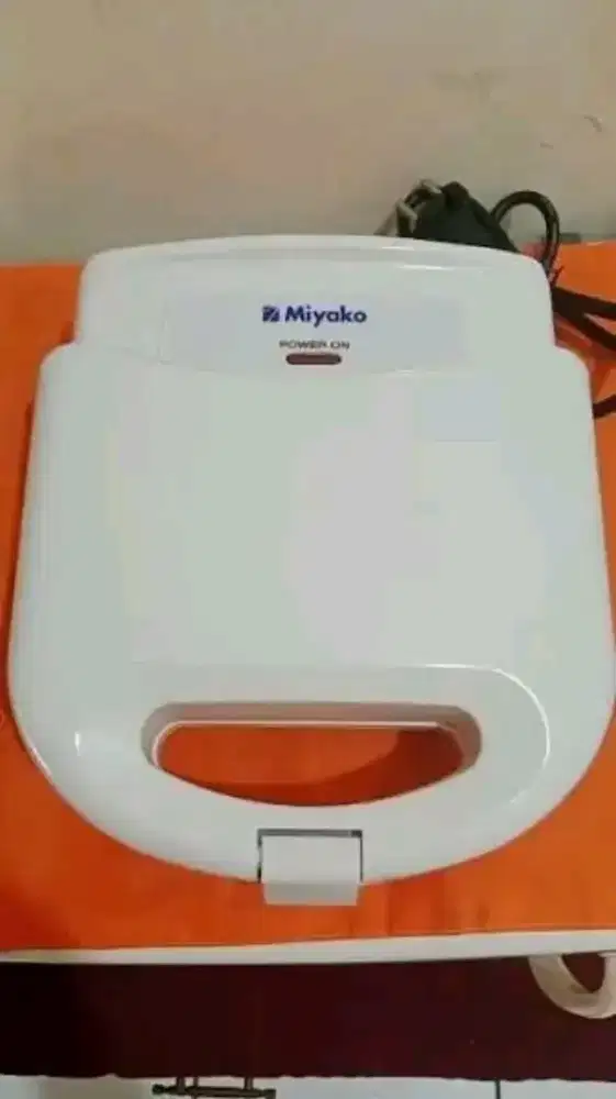 Toaster Pemanggang Roti Miyako