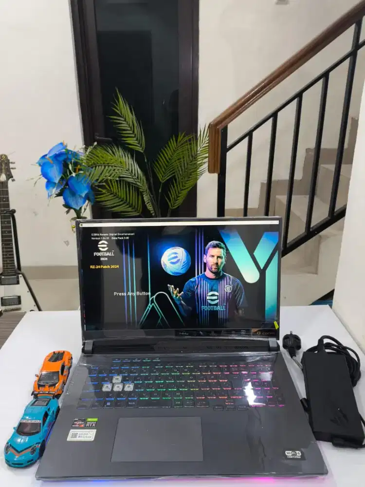 ASUS ROG G713ICE-329 STRIX RTX Premium Edition FULSET BOX