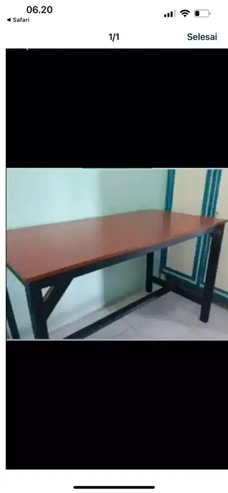 Meja jualan makanan atau minuman