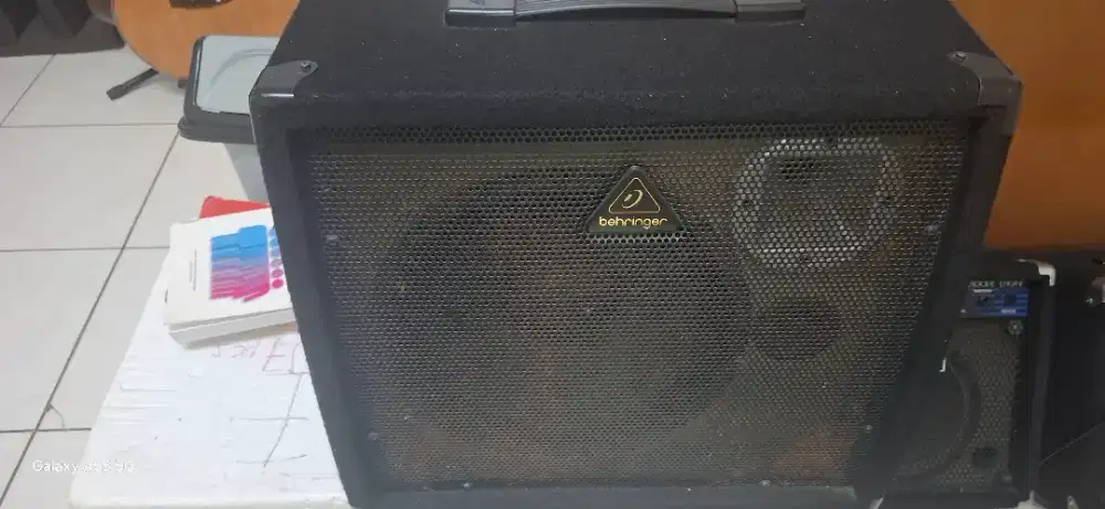 *Behringer keyboard Amplifier seri K900FX*