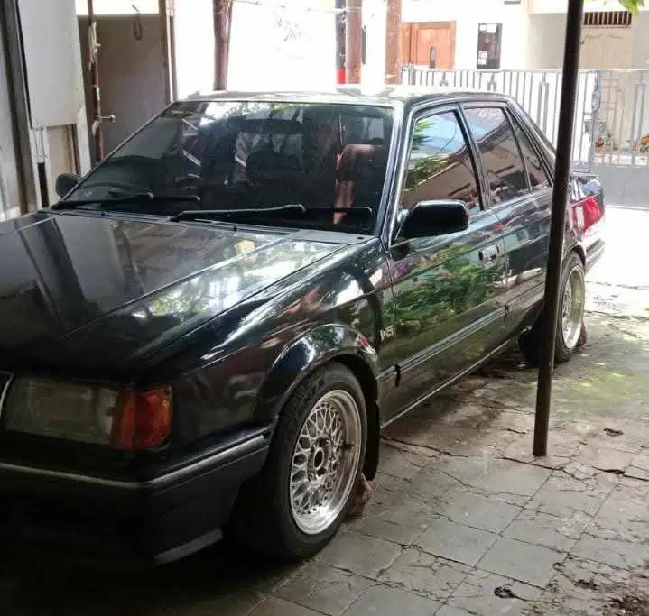 Ford laser 1988 Bensin