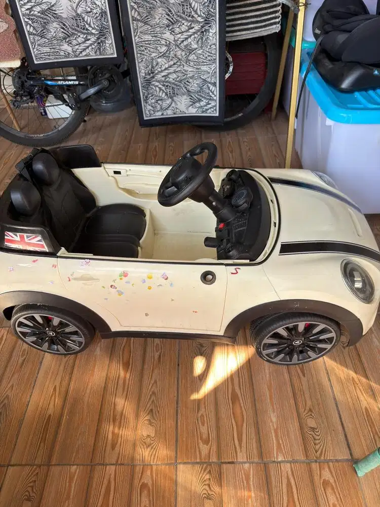Mobil mainan anak Aki