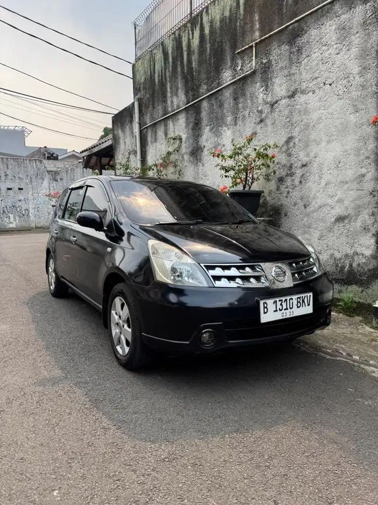 Nissan Livina XR Matic 2011