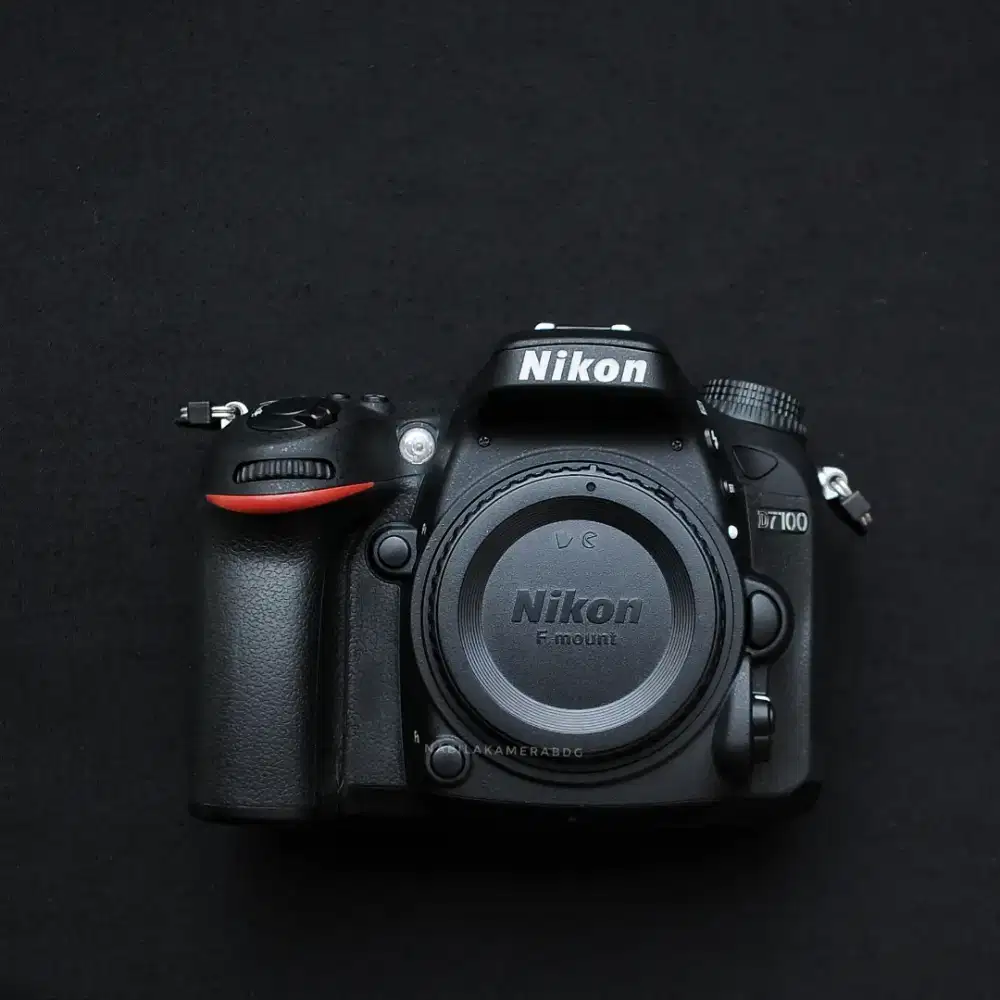 NIKON D7100 BODY ONLY MULUS