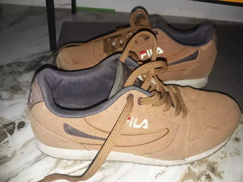 Sneaker fila coklat