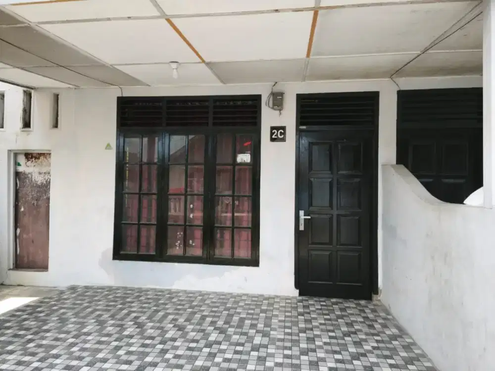 DISEWAKAN/DIJUAL  2 PINTU RUMAH