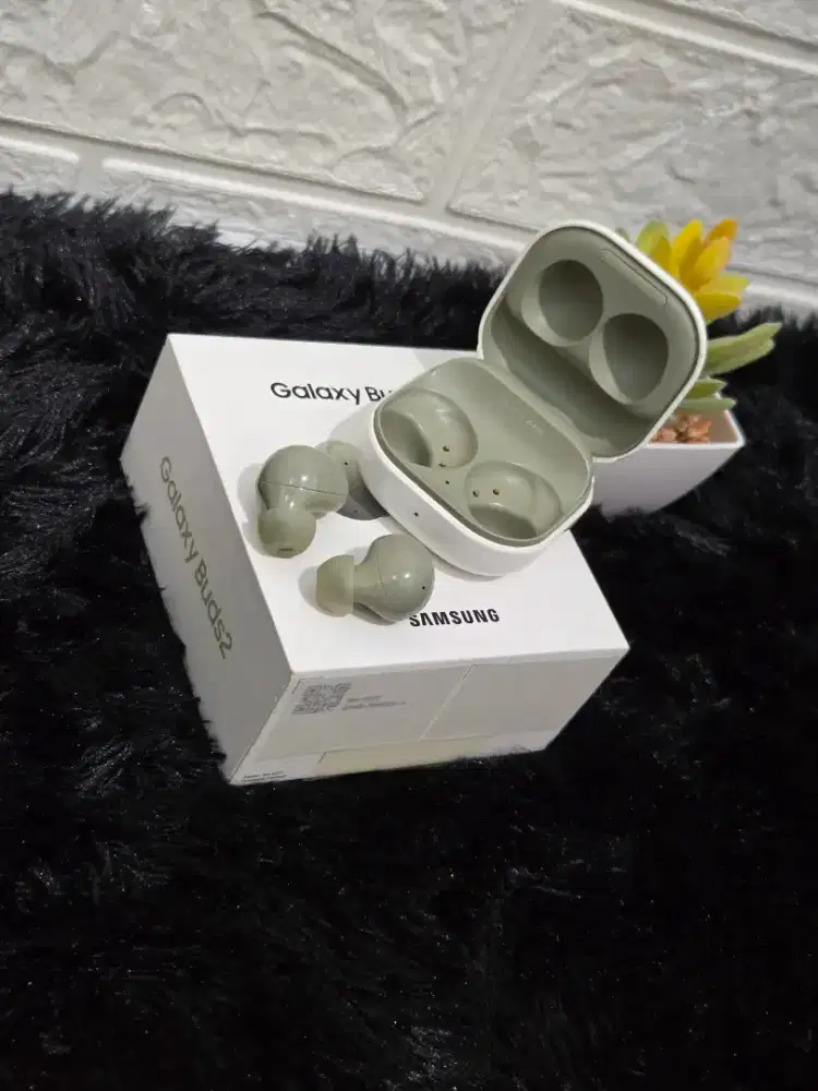 Samsung Buds 2 Olive Mulus Lengkap