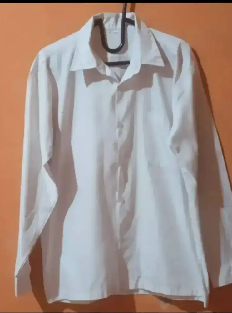 Kemeja Putih Lengan Panjang