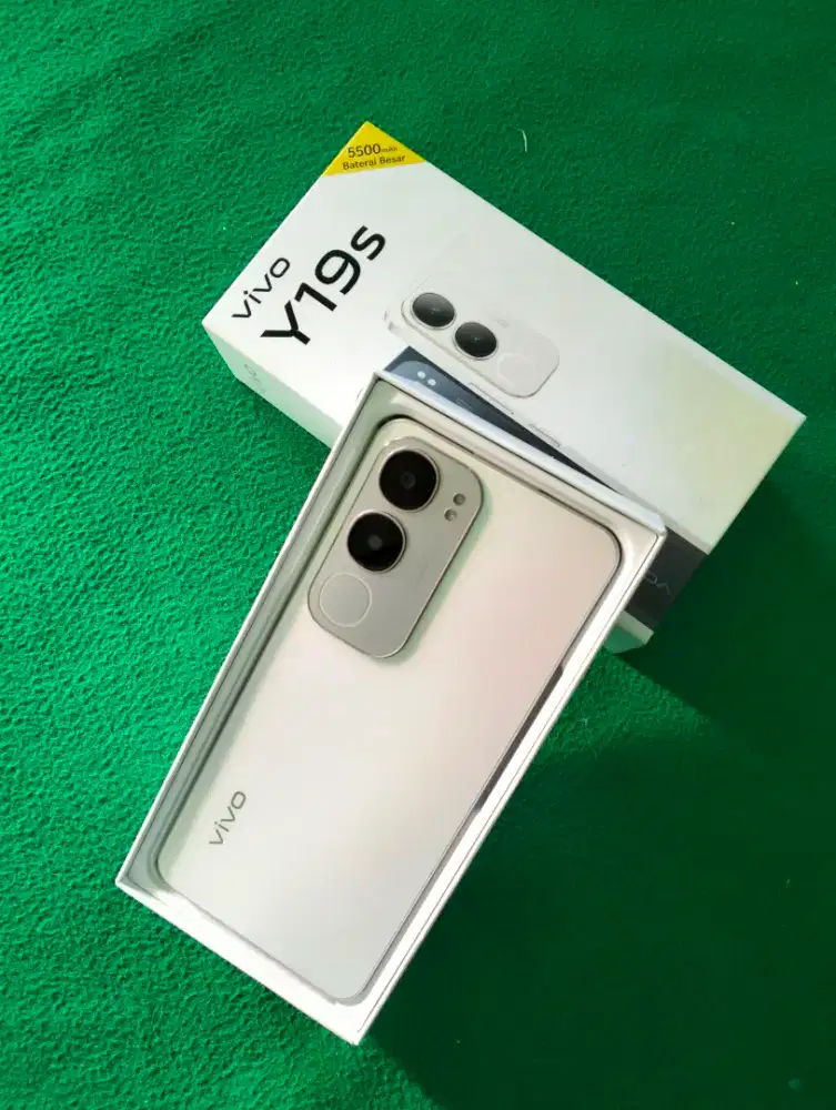 Vivo y19s ram 4/64 lengkap mulus 1jutaan