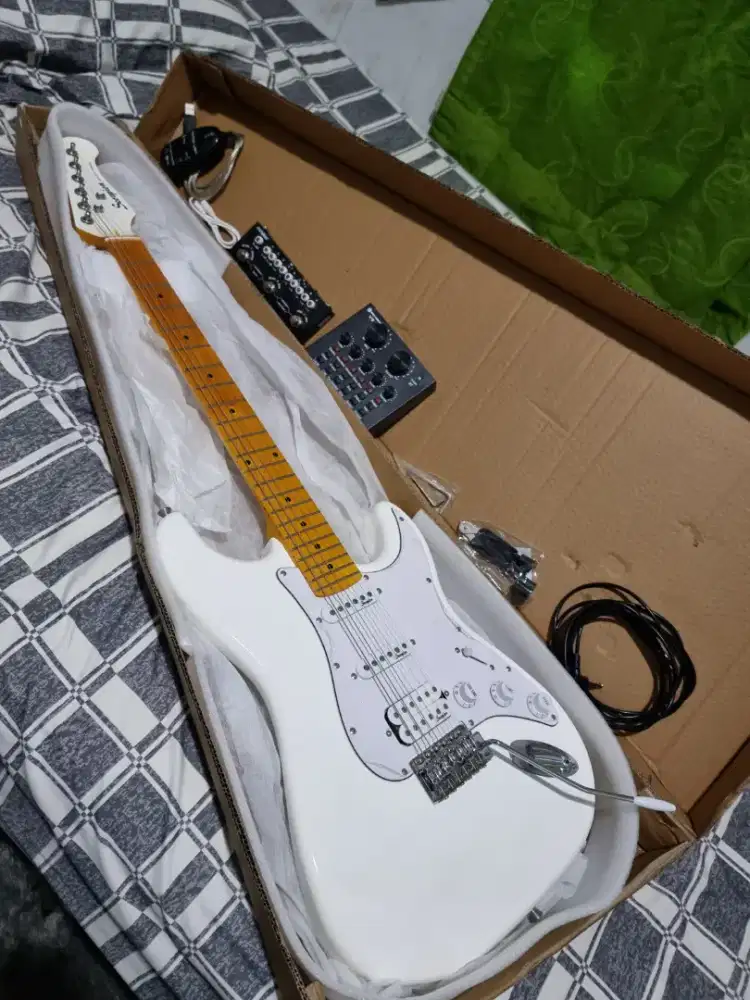 Jual cepet Gitar SCORPION SS120 + Efek Cuvave  [NO MINUS FULLSET]