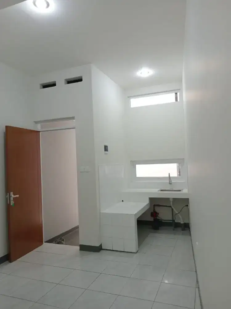 Rumah pusat kota dekat kings shoping centre