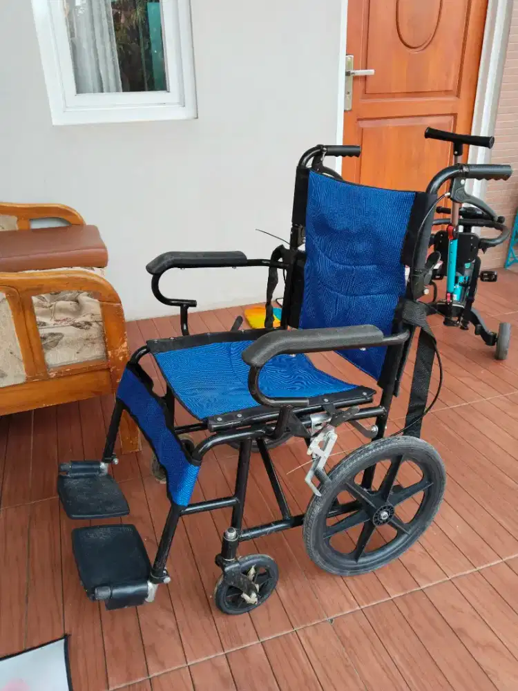 Jual kursi roda travelling kondisi mulus