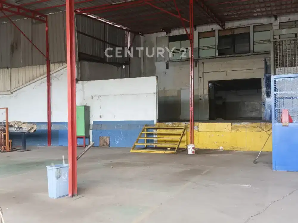 PABRIK 3 LANTAI LUAS TANAH 1518 M²  DI LIPPO CIKARANG