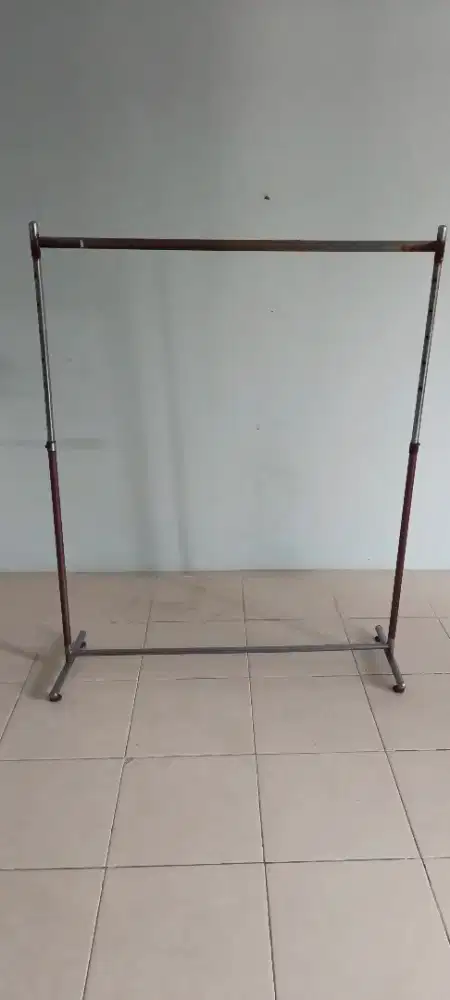 Hanger Stainless dan Kursi Stainless