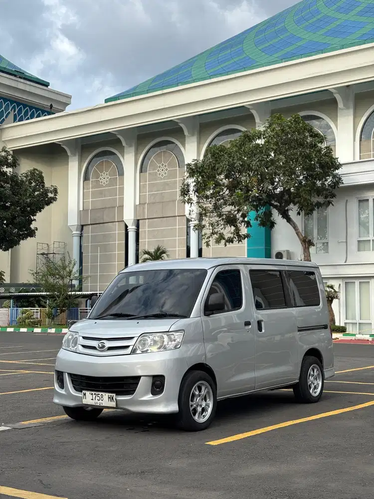 Daihatsu Luxio 2010 Bensin