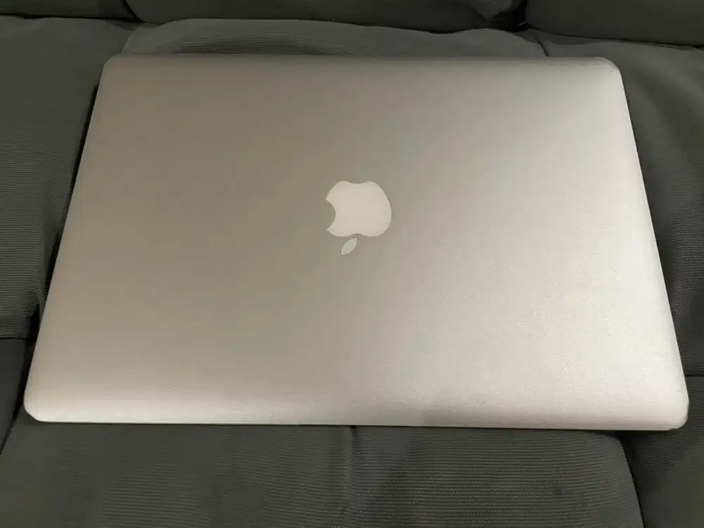 Dijual macbook air 2017 pemakaian pribadi