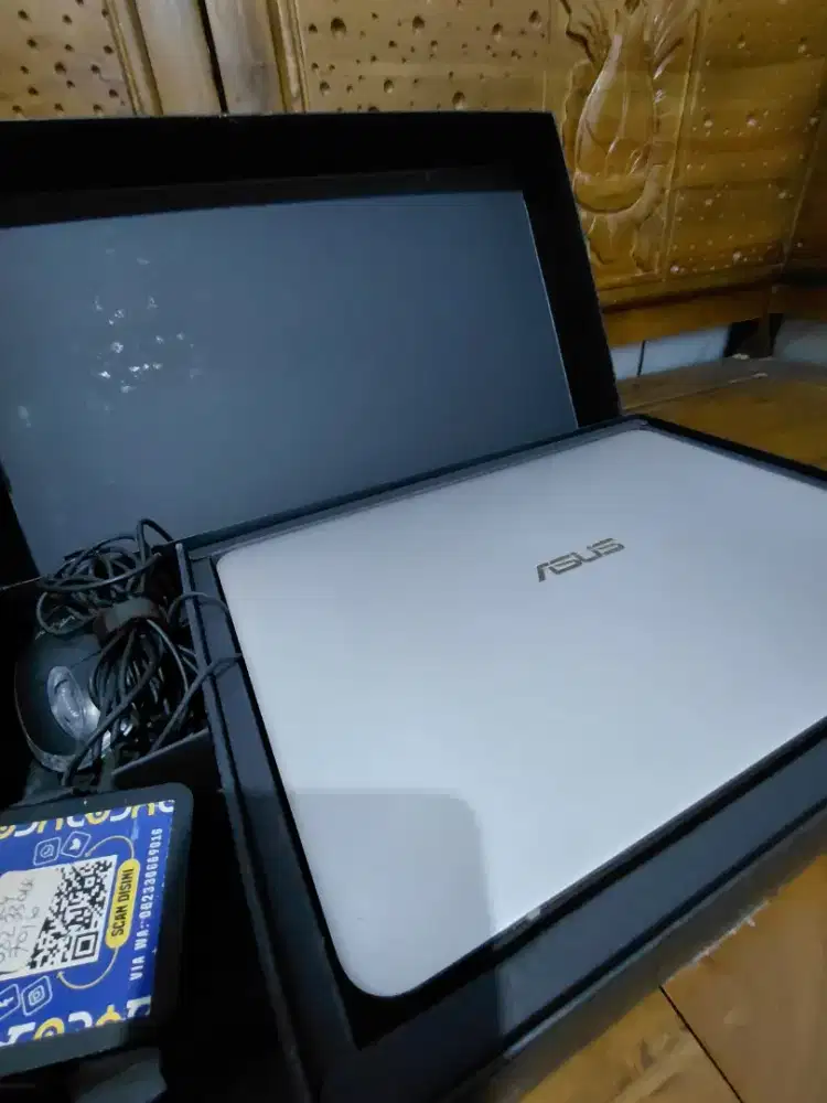 ASUS ZENBOOK UX305