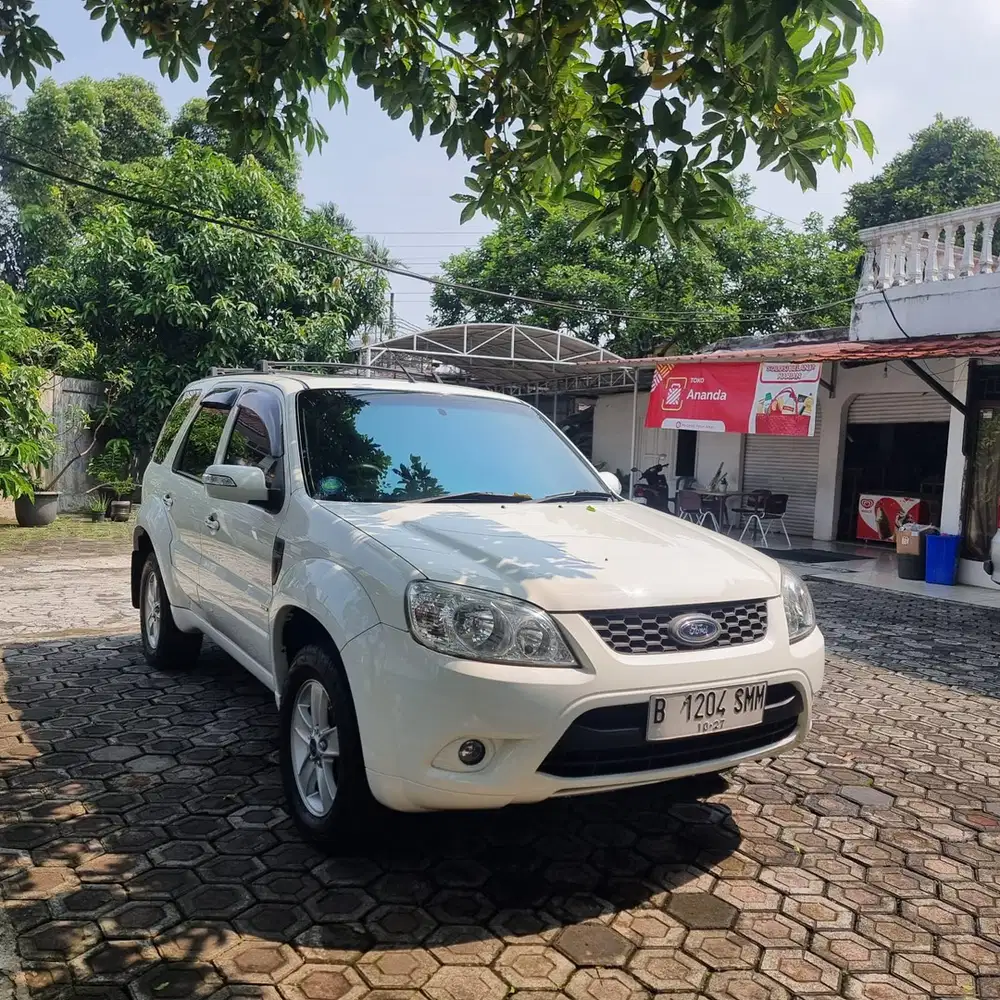 Ford Escape 2.3 XLT2012 Bensin Putih