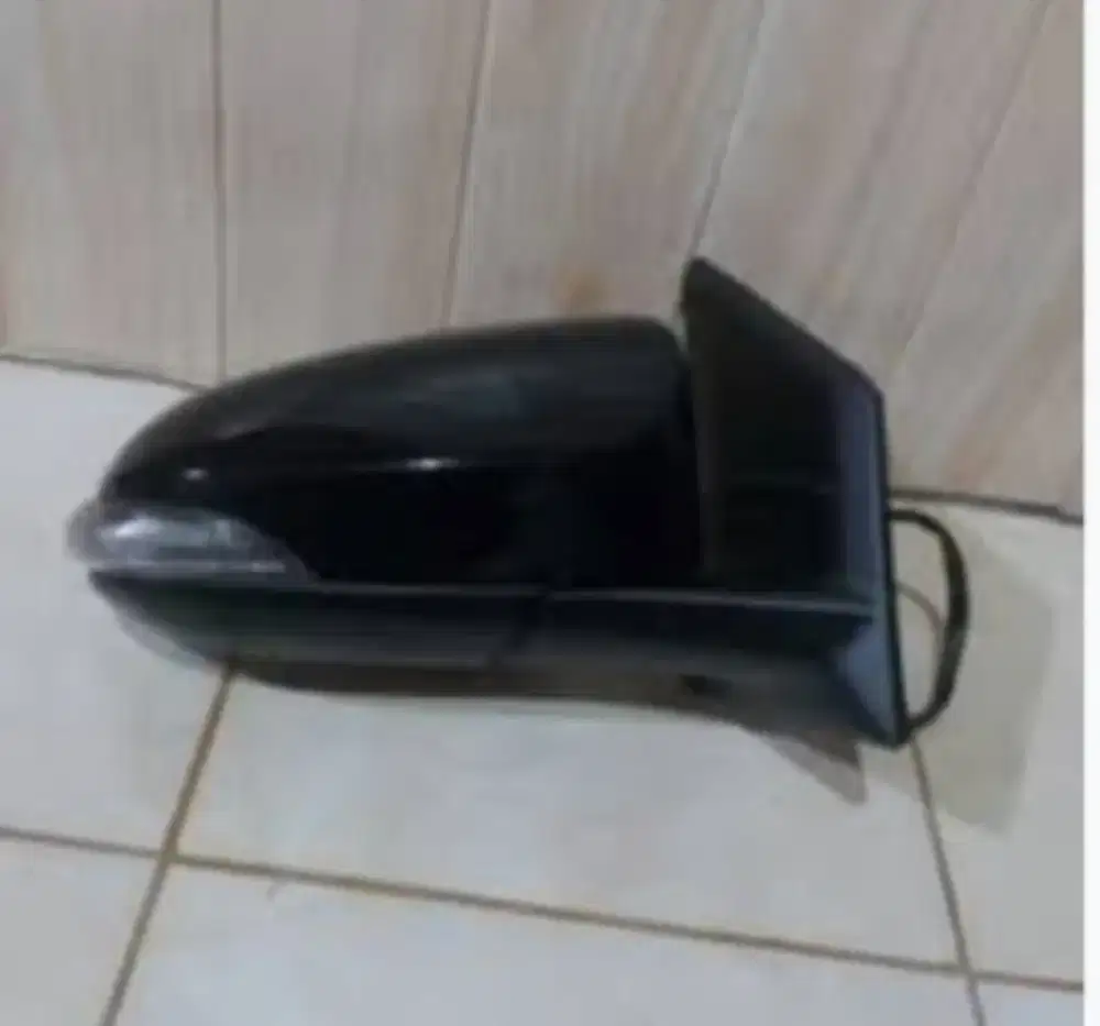 Seperepat mobil .spion & lampu mobil