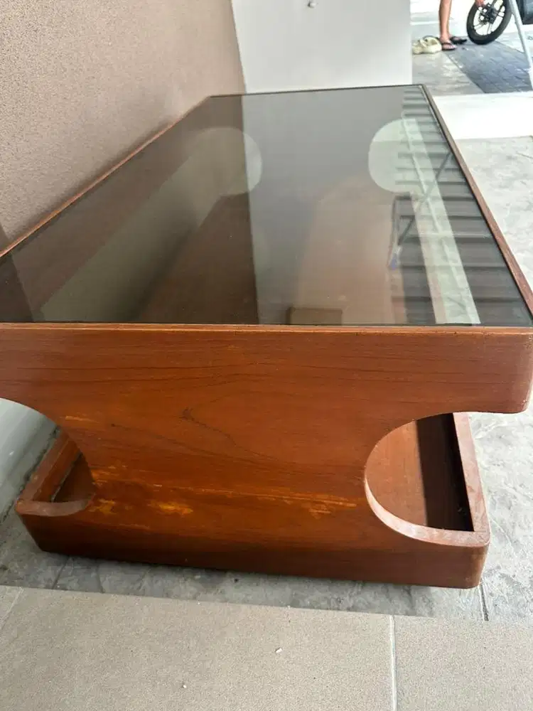 [Preloved] Meja Tamu Kayu dengan Kaca