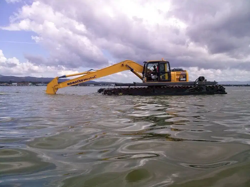 RENTAL excavator ampibi swamp beko pengerukan rawa-rawa sungai empang