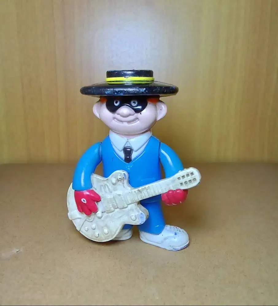 Mainan Happymeal McD Vintage Mcdoodle Band Hamburglar Guitar 2001