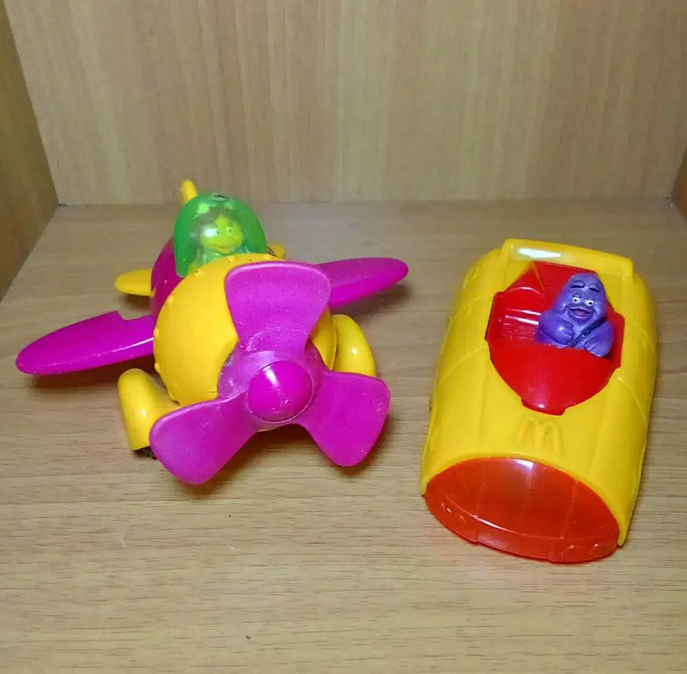 Mainan Happymeal McD Birdie & Grimace Vehicle 2004