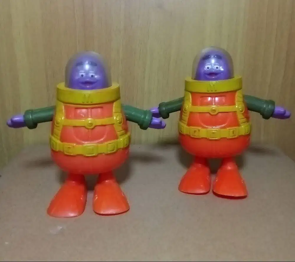 Mainan Happymeal McD Diving Ocean Grimace 2003