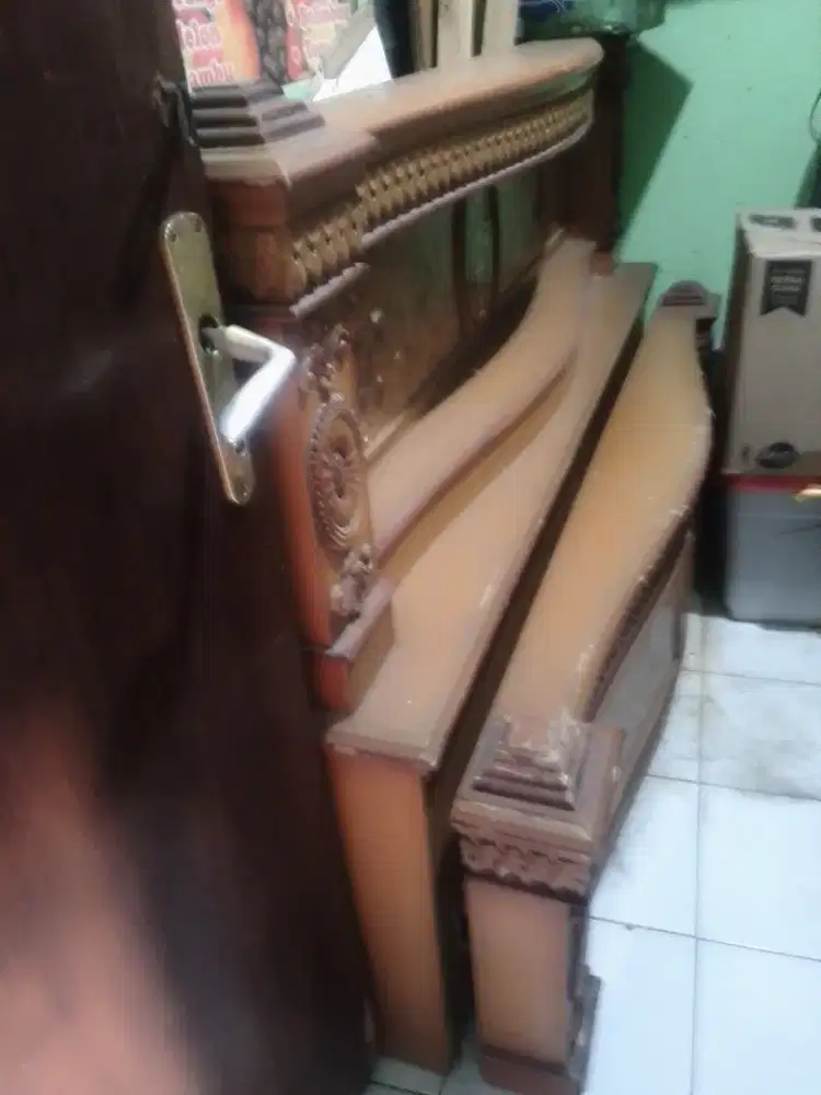 Tempat Tidur Kayu