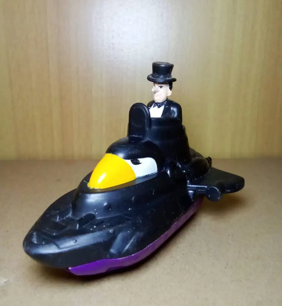 Mainan Happymeal McD Batman   Penguin  2010