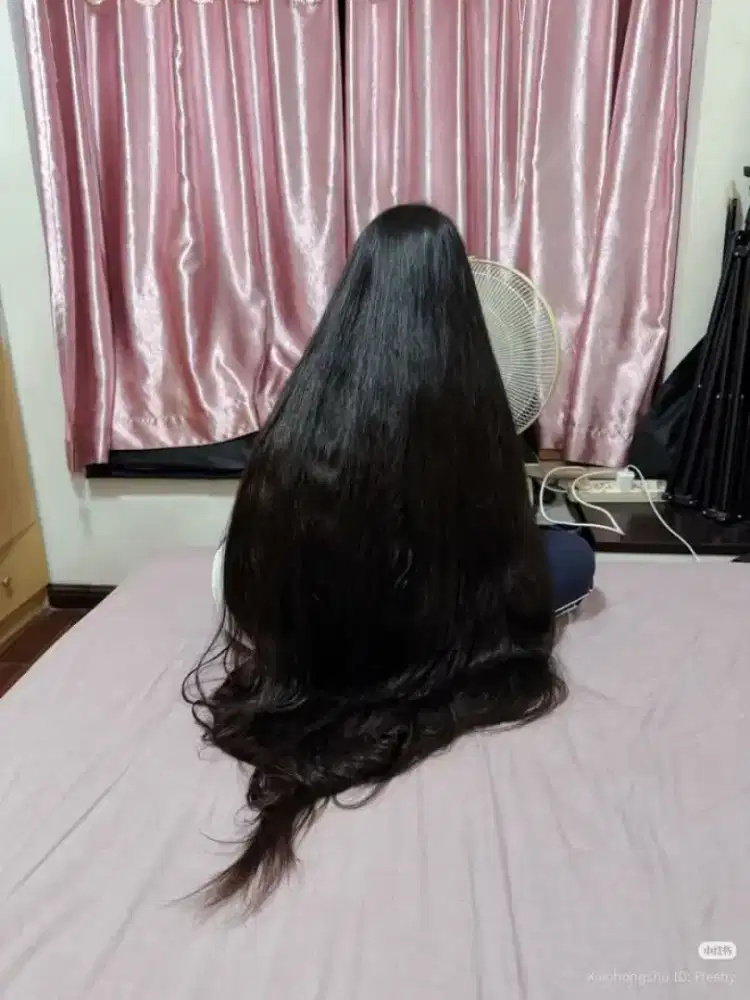 DICARI WANITA RAMBUT PANJANG
