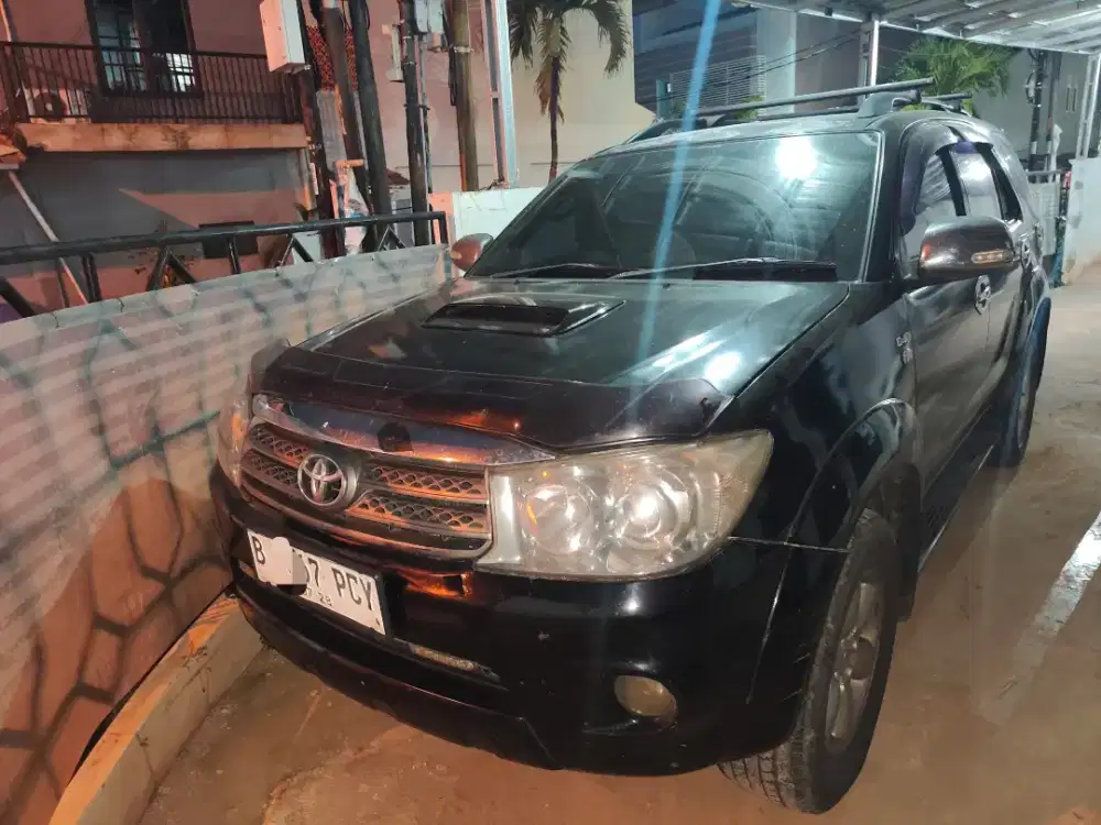 Dijual Fortuner thn.2010, Diesel, Manual, hitam. Kondisi baik.