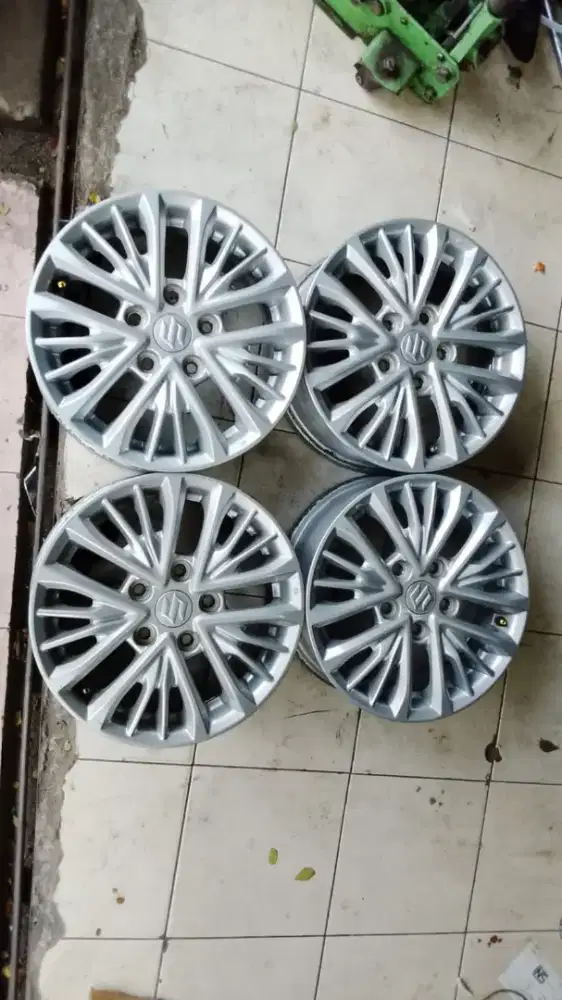 Dijual. 4pc velg new ertiga R15