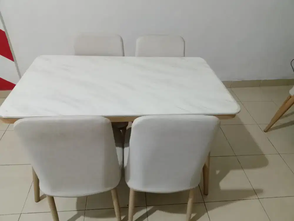 Meja makan kursi 4 keramik