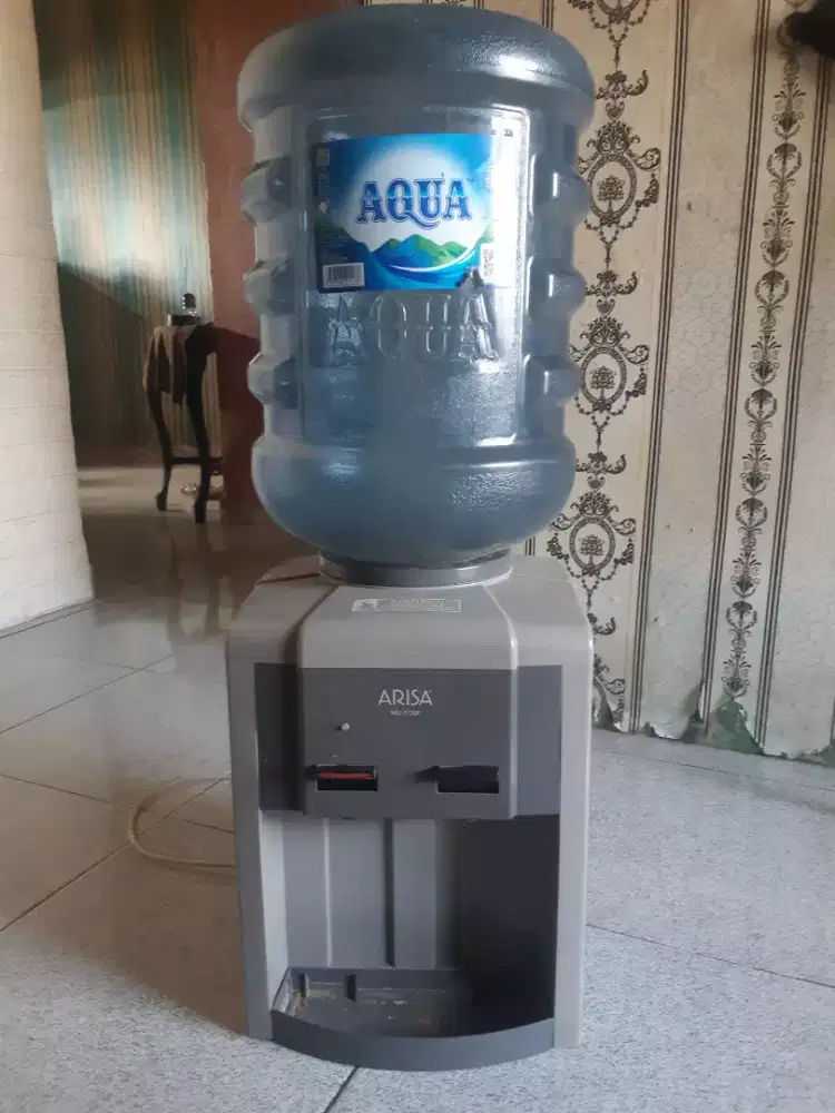 Galon dan dispenser Arisa