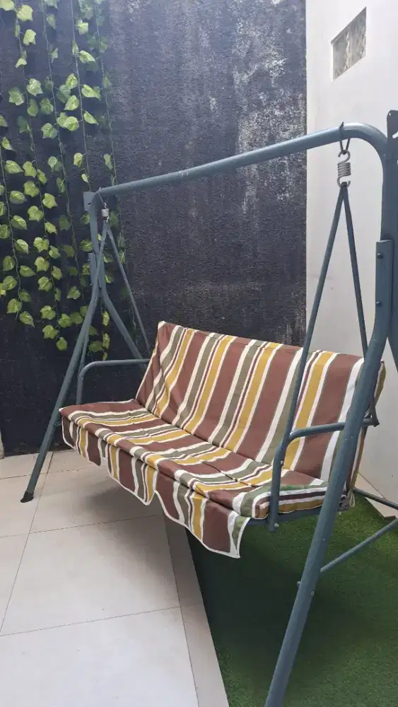 Ayunan Teras Besi