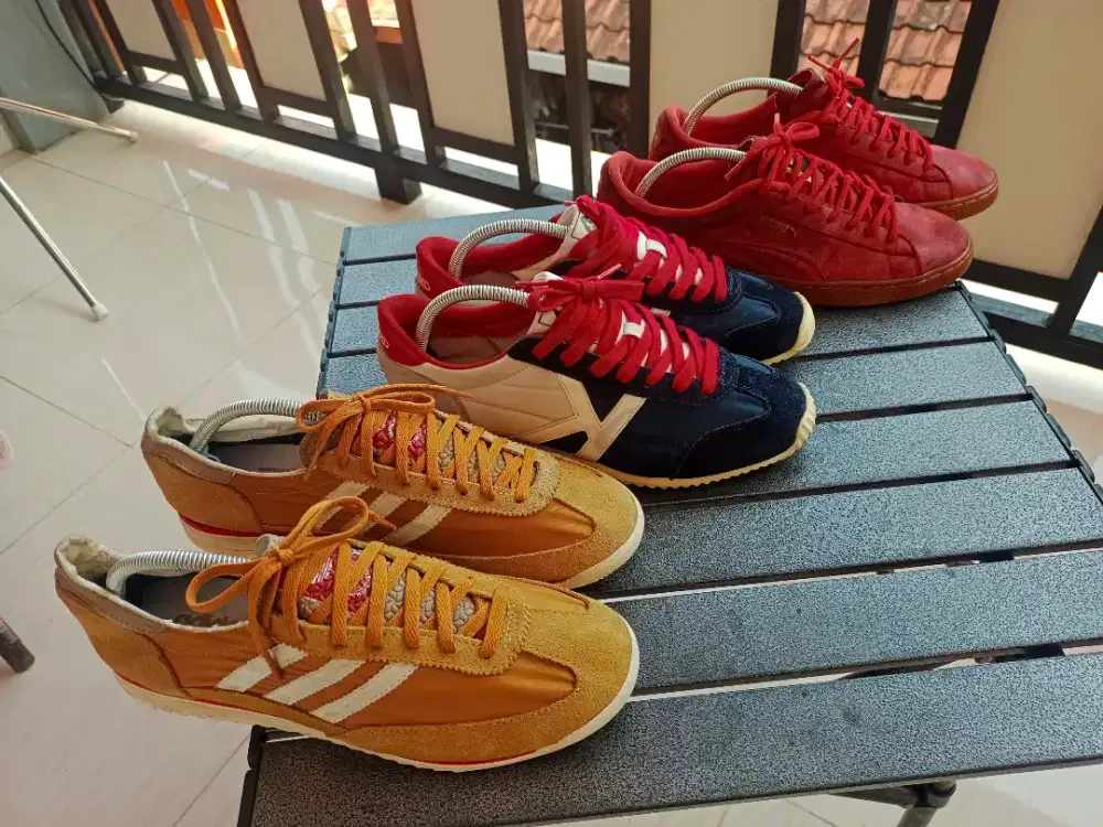 Sepatu sneakers 42 43 preloved