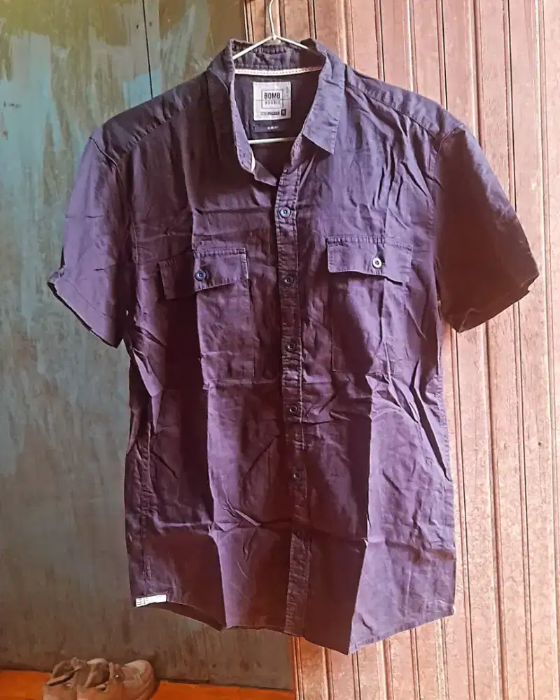 Kemeja Pendek Biru Slimfit Bombboogie