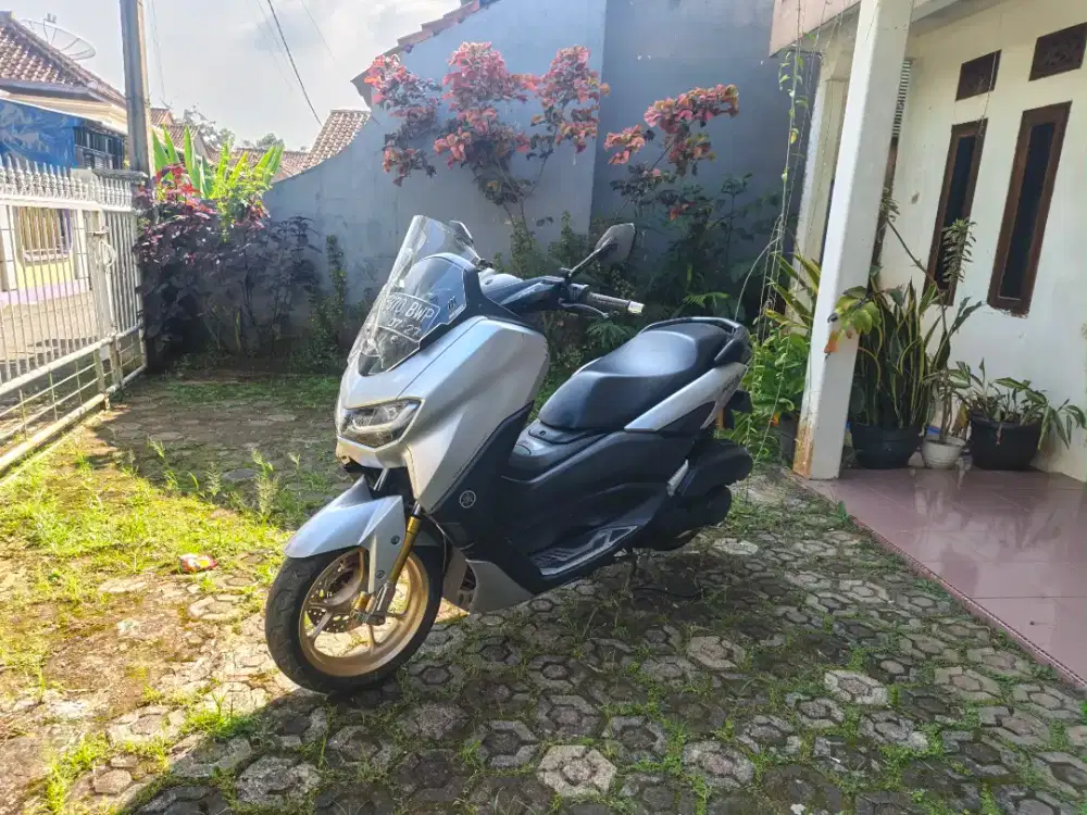 Nmax 2022 conected keyless silver