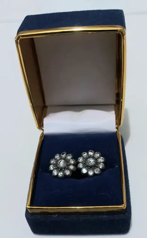Anting tusuk Berlian Banjar